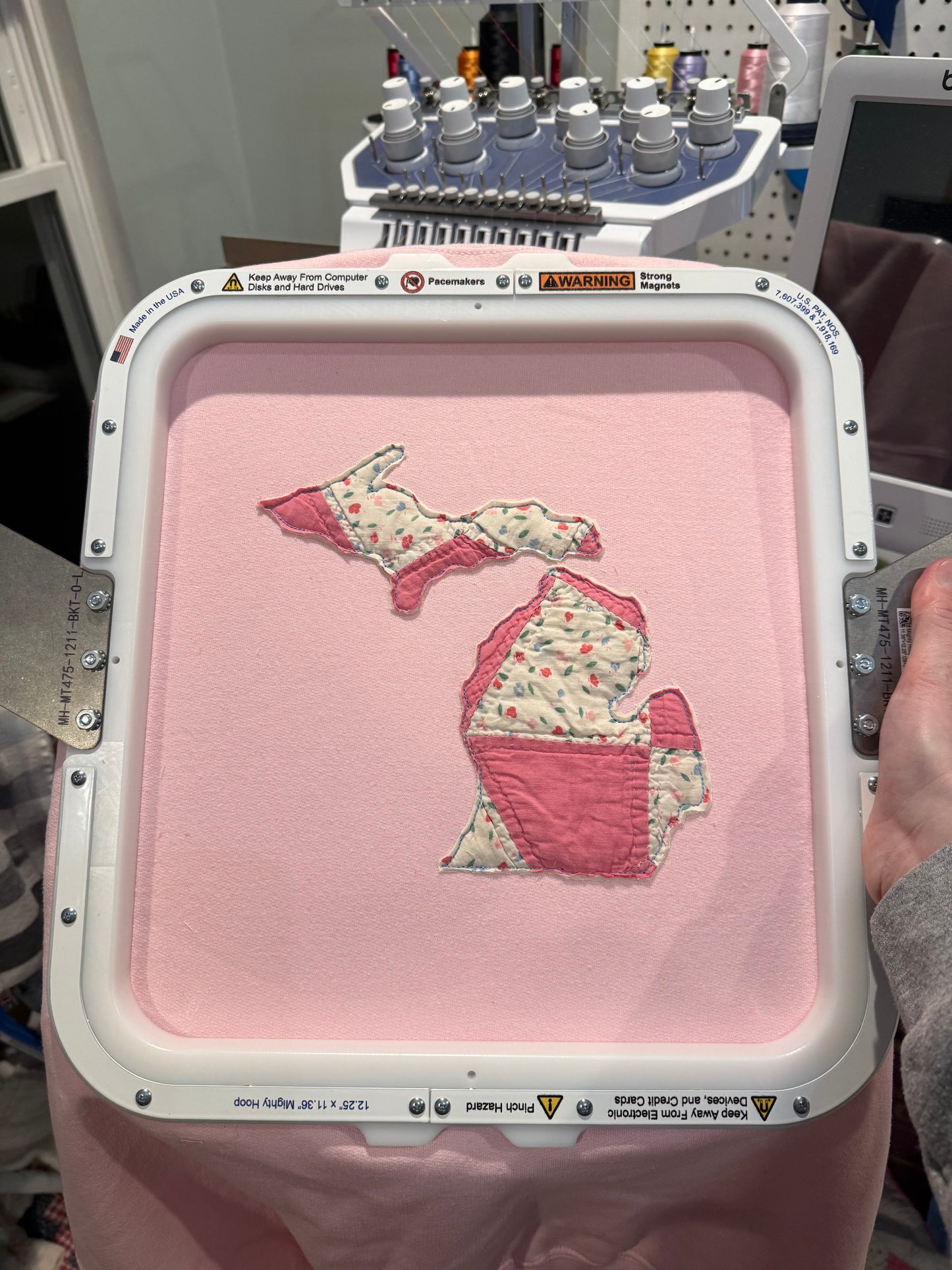 State appliqué sweatshirt